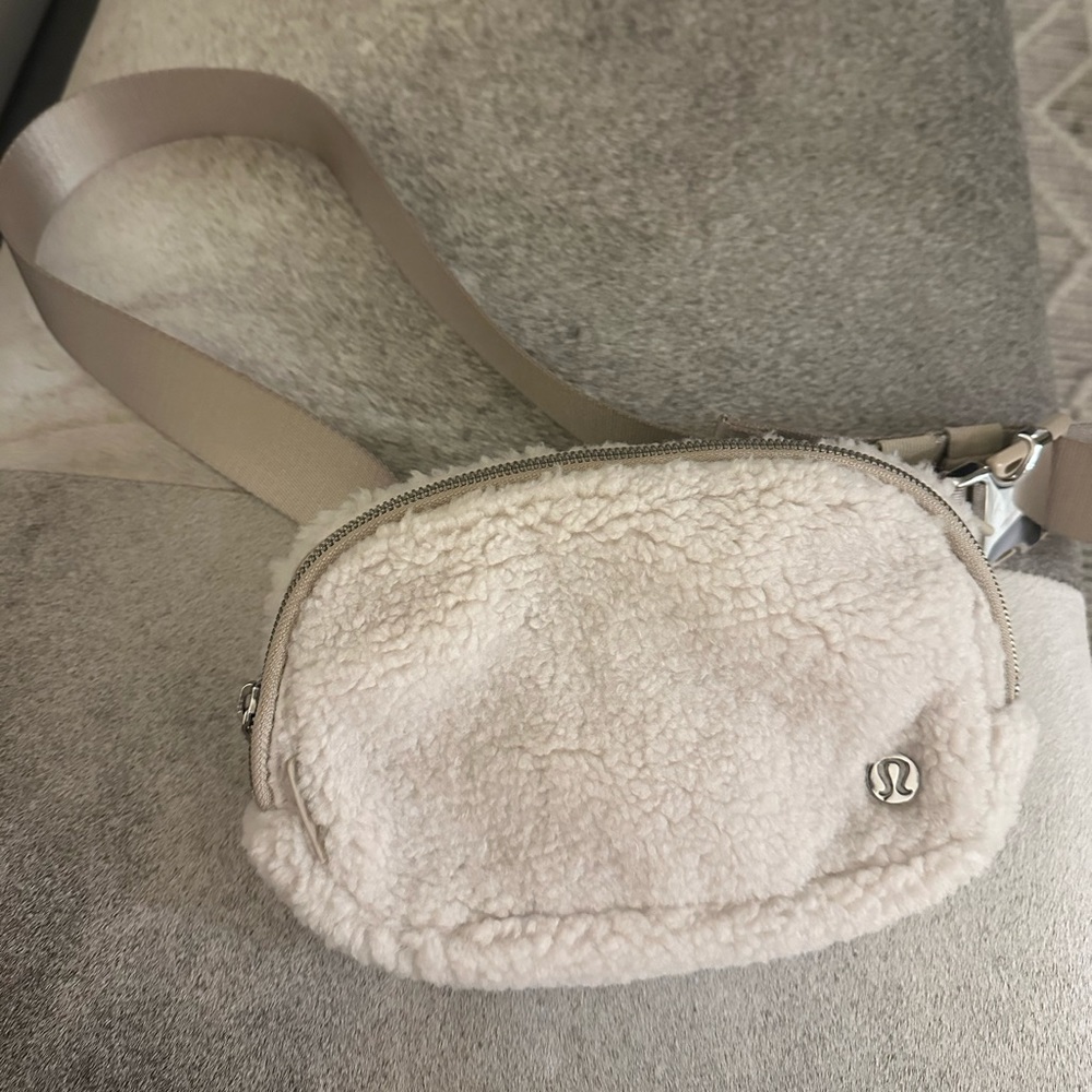 Lulu lemon belt bag
